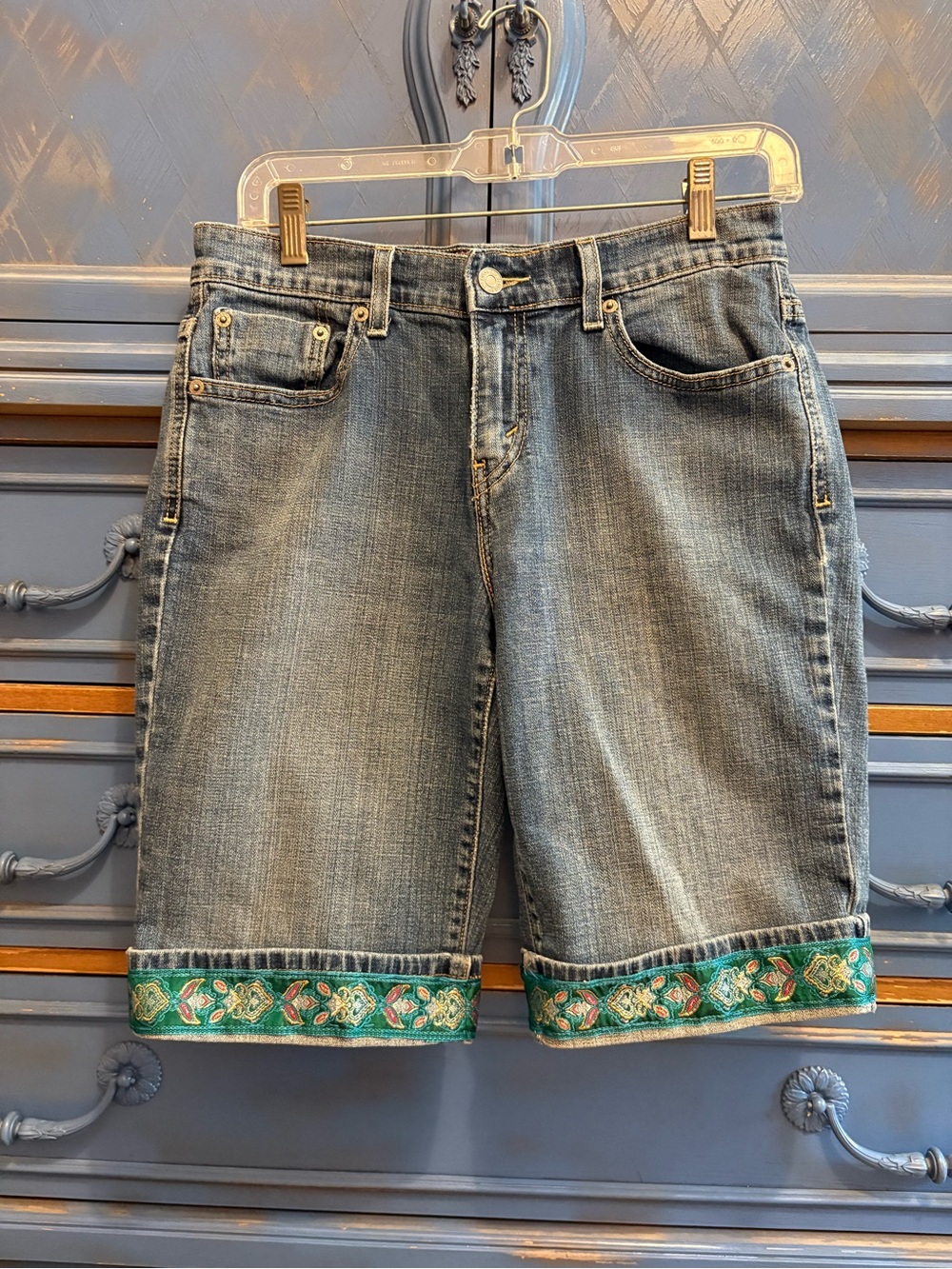 Vintage Brocade 🦚 Ribbon Cuff Women’s Denim Bermuda Shorts Retro Long